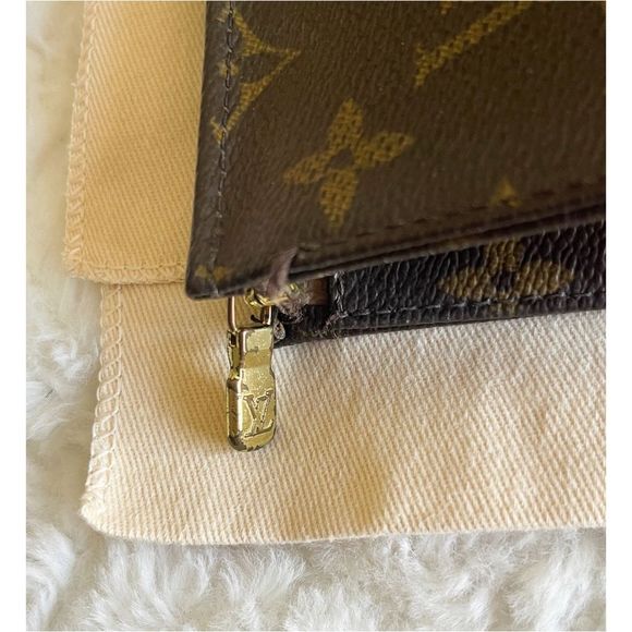❗️SOLD❗️LOUIS VUITTON Monogram Toiletry Pouch - Picture 7 of 9